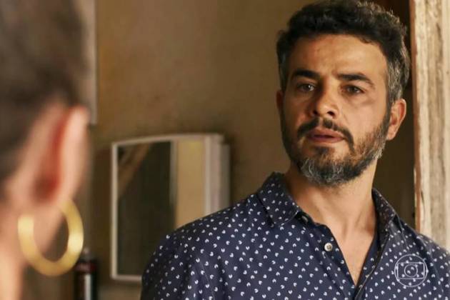 O Outro Lado do Paraíso: Juvenal se comove com história de Desirée (Reprodução/TV Globo)