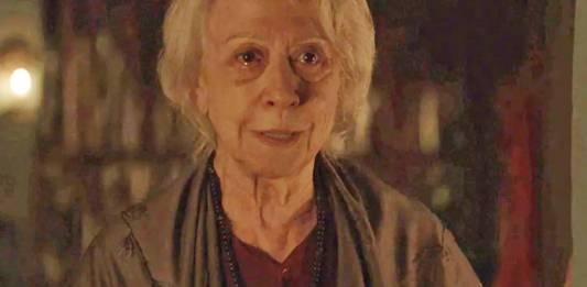 O Outro Lado do Paraíso: Mercedes recebe visita especial (Reprodução/TV Globo)