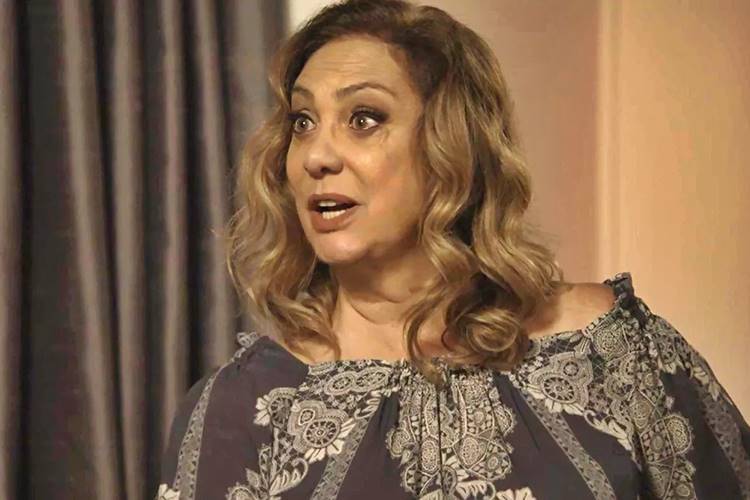 O Outro Lado do Paraíso: Nádia se exalta ao conhecer o neto e desconfia