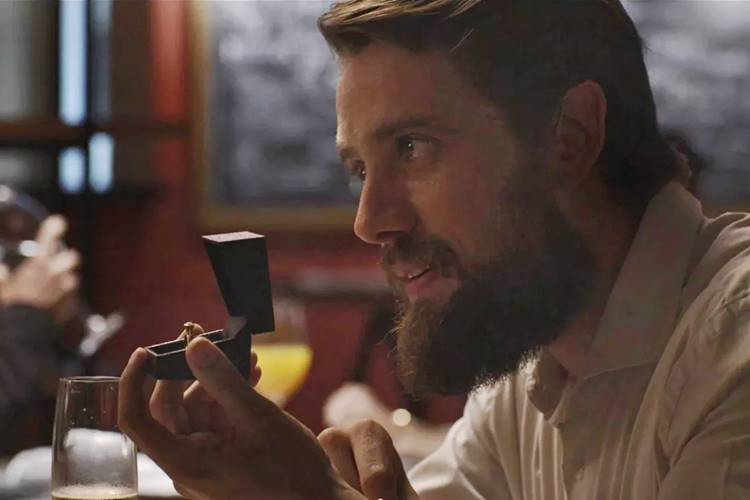 O Outro Lado do Paraiso - Renato pede Clara em casamento O Outro Lado do Paraiso - Renato pede Clara em casamento (Reprodução/TV Globo)