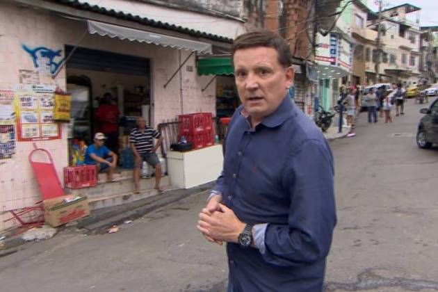 Roberto Cabrini investiga racismo e mostra as lutas de Marielle (Divulgação/SBT)