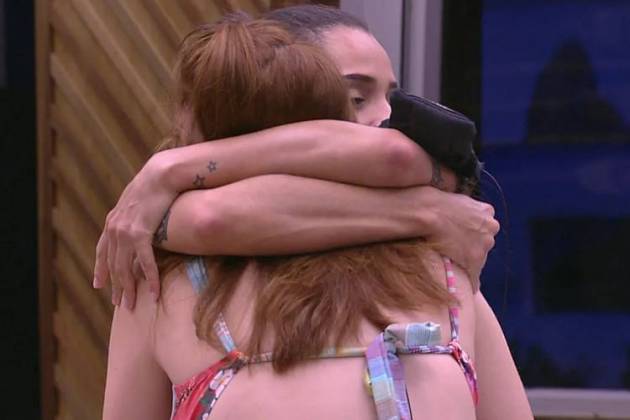 BBB18 - Paula e Ana Clara se abraçam (Reprodução/TV Globo)BBB18 - Paula e Ana Clara se abraçam (Reprodução/TV Globo)