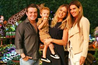 Belutti e Thais Pacholek com o fiilho Luis Miguel e Andréa Guimarães/Instagram