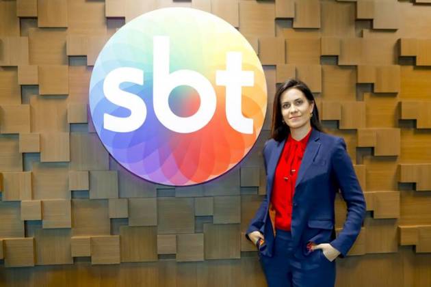 Débora Bergamasco assina contrato (Gabriel Cardoso/SBT)