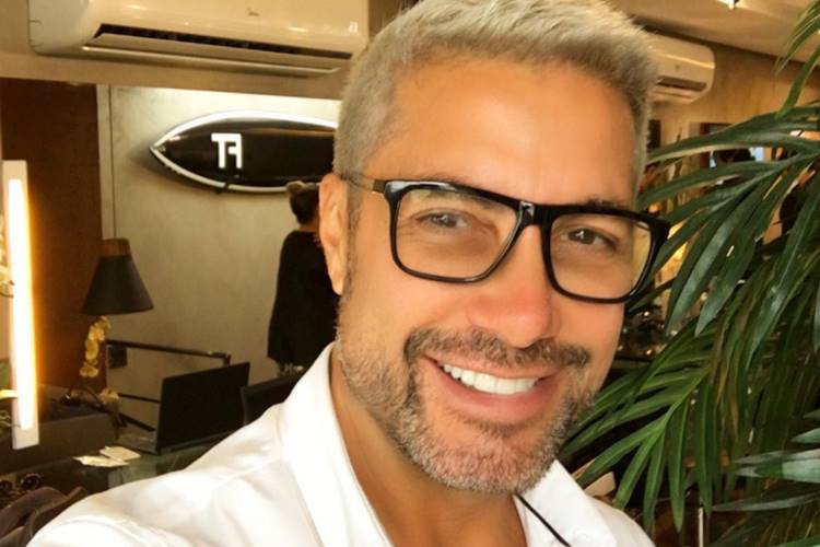 Fernando Torquatto elogia Paula e oferece para fazer seu make na final do ‘BBB18’