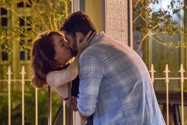 Malhação - Gabriela e Rafael se beijam (Globo/Marília Cabral)