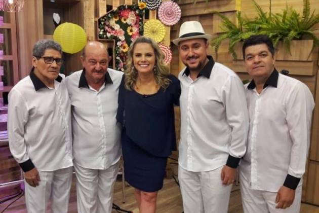 Maria Cândida com Demônios da Garoa(Divulgação/ TV Aparecida)