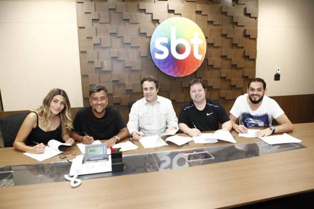 Marlei Cevada, Maurício Manfrini, Alexandre Porpetone e Matheus Ceará com Fernando Pelegio (Gabriel Cardoso/SBT)