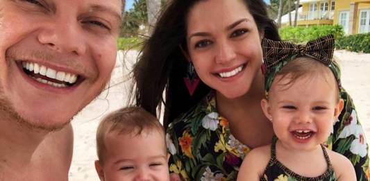 Michel Teló e Thais Fersoza com Melinda e Teodoro/Instagram