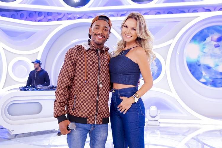 Nego do Borel abre o coração no programa Eliana