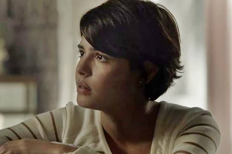 O Outro Lado do Paraíso: Beth faz revelação a Adriana