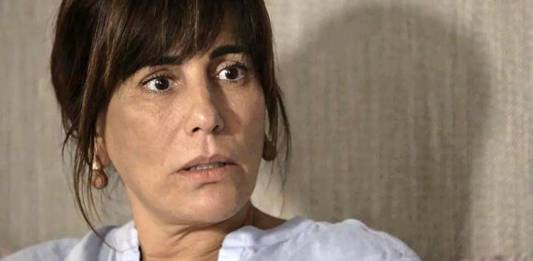 O Outro Lado do Paraiso - Beth se assusta (Reprodução/TV Globo)