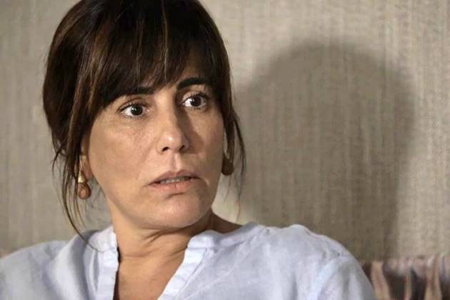 O Outro Lado do Paraiso - Beth se assusta (Reprodução/TV Globo)