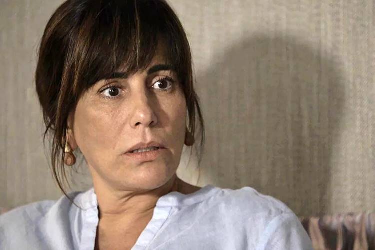 O Outro Lado do Paraíso: Beth se assusta com revelação