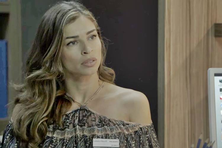 O Outro Lado do Paraíso: Lívia ouve notícia surpreendente de médico