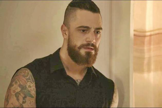 O Outro Lado do Paraíso: Odair fica chocado com flagra (Reprodução/TV Globo)