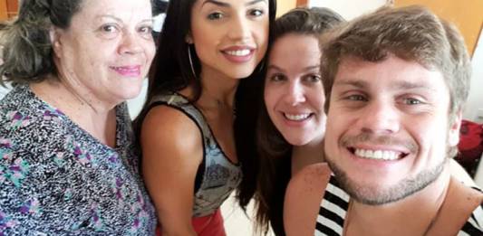 Paula com a família de Breno/Instagram
