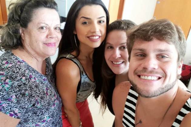 Paula com a família de Breno/Instagram