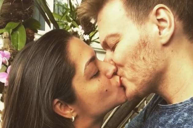 Thais Fersoza e Michel Teló se beijam para lançar desafio/Instagram