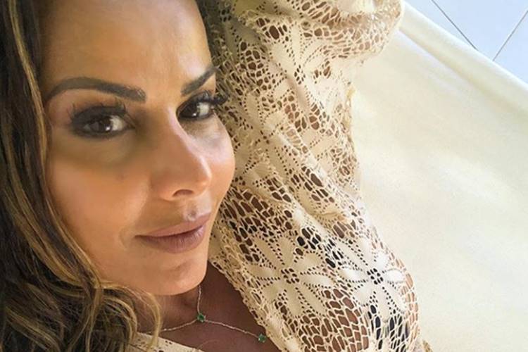 Após boato, namorado de Viviane Araújo dedica música para a atriz