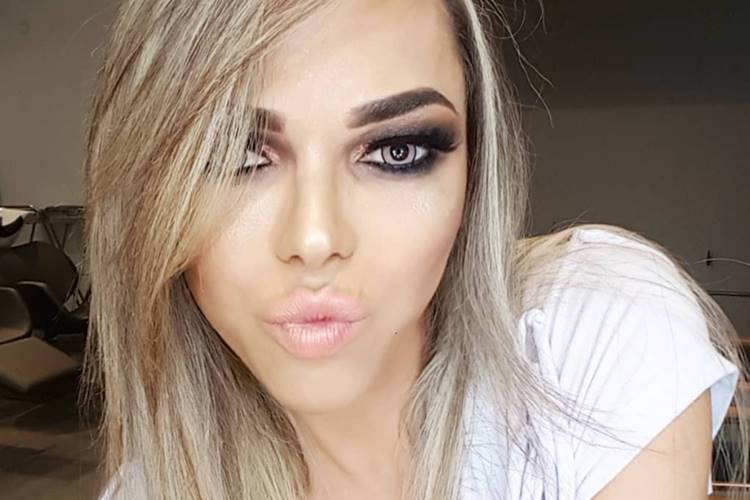 Léo Aquilla publica foto de documento com nome feminino