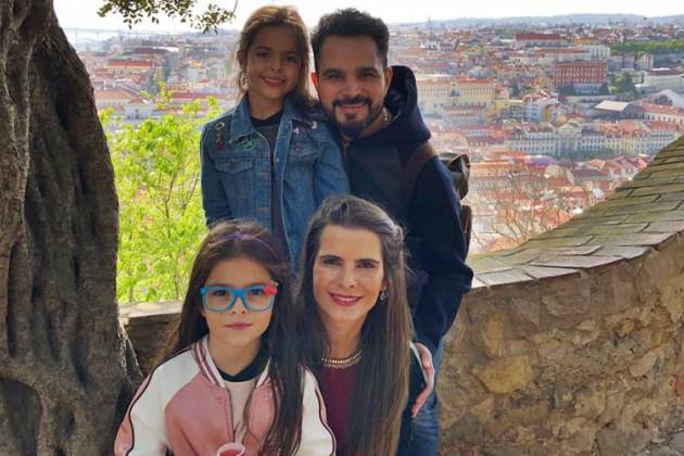 Luciano Camargo com Flavia e as filhas/Instagram