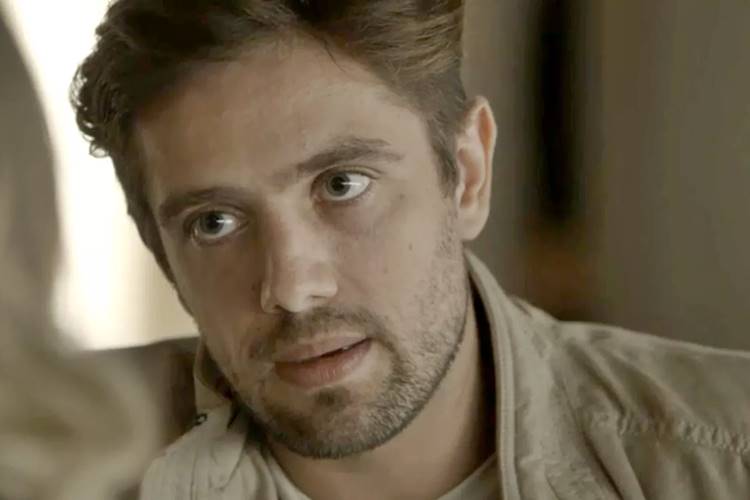 O Outro Lado do Paraíso: Renato prepara tocaia