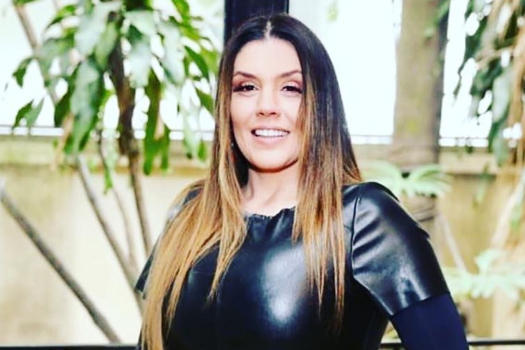 Simony fica revoltada e detona ex, pai da sua filha