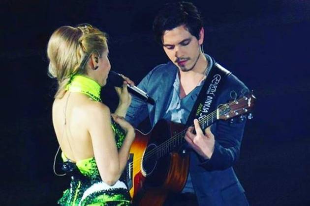 Yago tocando com Joelma/Instagram