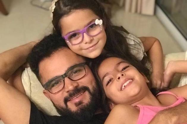Luciano Camargo com as filhas/Instagram