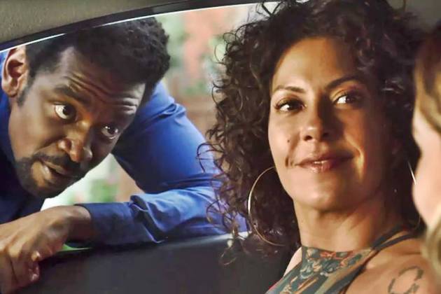 Segundo Sol - Roberval flagra Cacau com Luzia (Reprodução/TV Globo)