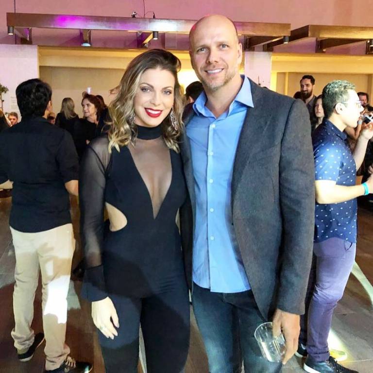 Sheila Mello celebra 8 anos de casamento com Fernando Scherer