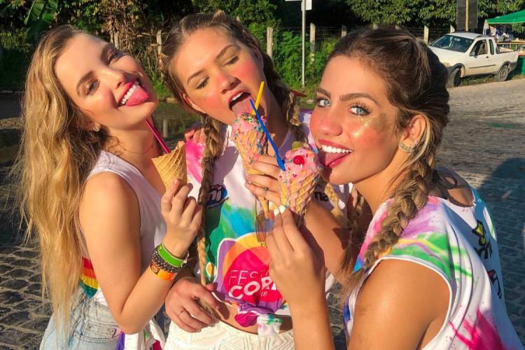 Famosas curtem férias em Porto Seguro