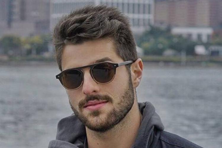 Alok aparece em foto apenas de sunga e impressona seguidores