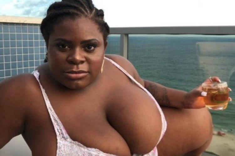 Usando fita adesiva, Jojo Todynho atualiza o bronze – Veja!