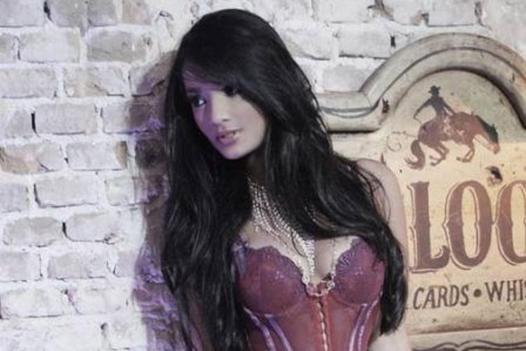 Conheça a nova bailarina do Faustão, Karine Guzman