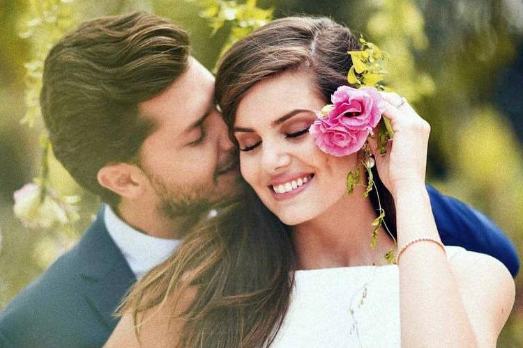 Saiba quem serão os padrinhos famosos do casamento de Camila Queiroz e Klebber Toledo