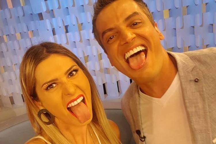 Morando com Lívia Andrade, Léo Dias revela pedido feito pela amiga