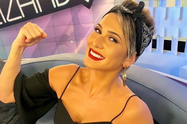 Lívia Andrade irá substituir Mara Maravilha no ‘Domingo Legal’