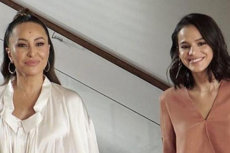 Bruna Marquezine aparece fazendo carinho na barriga de Sabrina Sato – Veja!