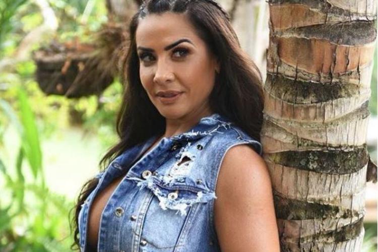Scheila Carvalho fala sobre rotina de treinos para o Carnaval