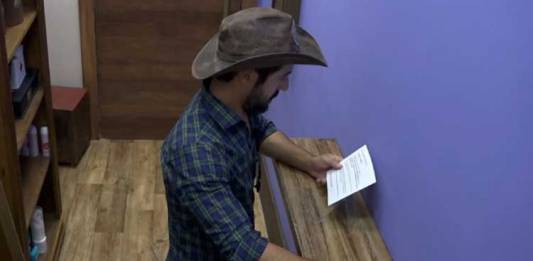 Sandro Pedroso em 'A Fazenda' - Reprodução/TV Record