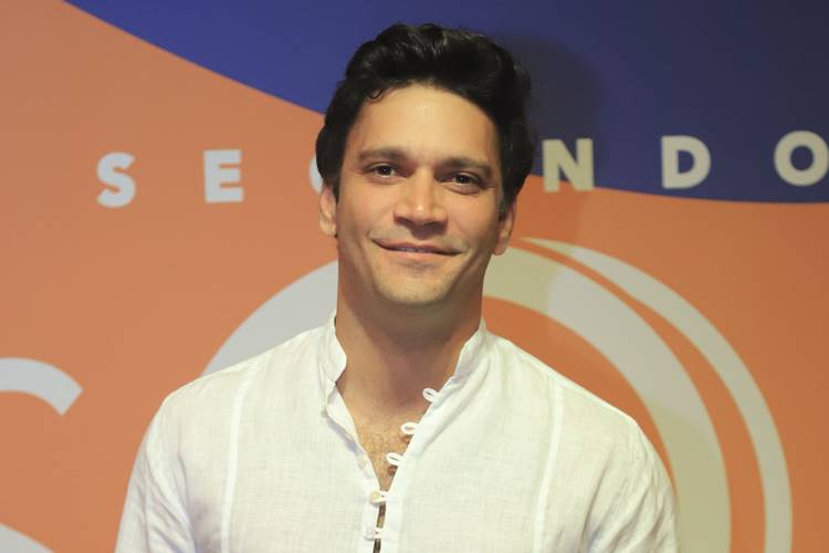 Armando Babaioff, o Ionan de “Segundo Sol”, revela trauma de infância