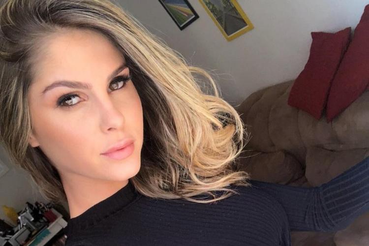 Em foto, Bárbara Evans exibe barriga chapada – Veja!