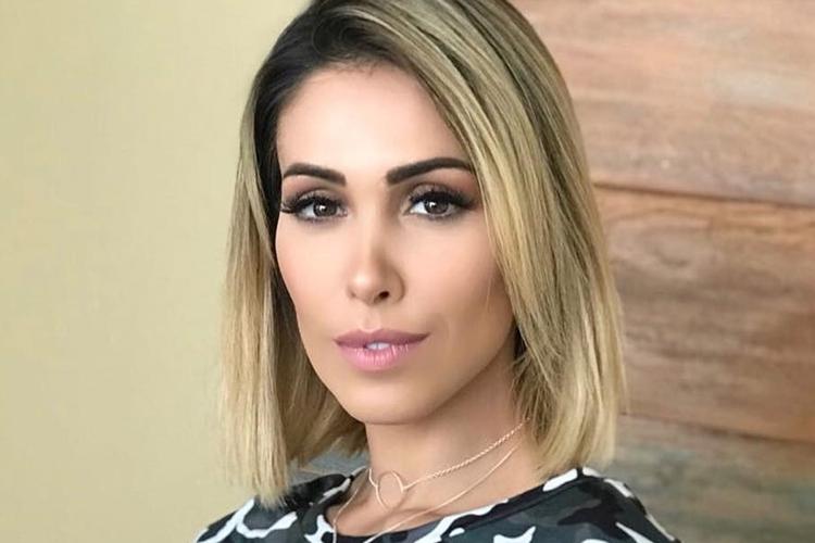 Bella Falconi exibe foto da filha recém-nascida – Veja!