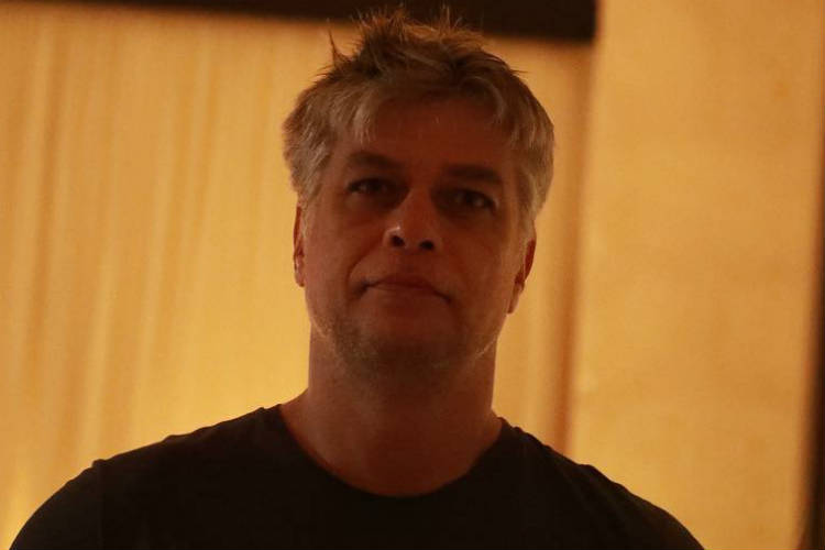 Fábio Assunção é flagrado em bar com atriz que foi musa nos 80 – Saiba quem!