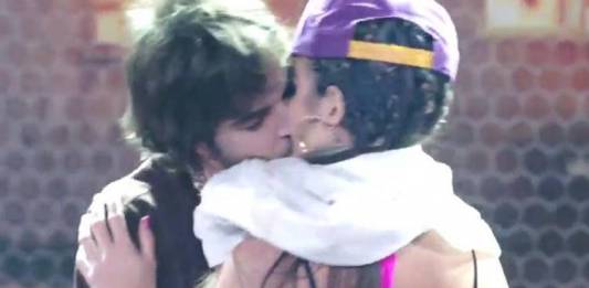 Fiuk da beijo em bailarina (Reprodução/TV Globo)