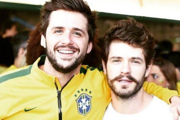 Gil Coelho se manifesta e fala sobre suposto beijo em Maurício Destri