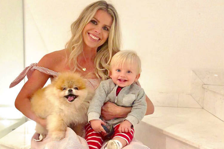 Karina Bacchi compartilha vídeo e fotos de Enrico na praia e encanta seguidores: “Rolê matinal de fraldinha”