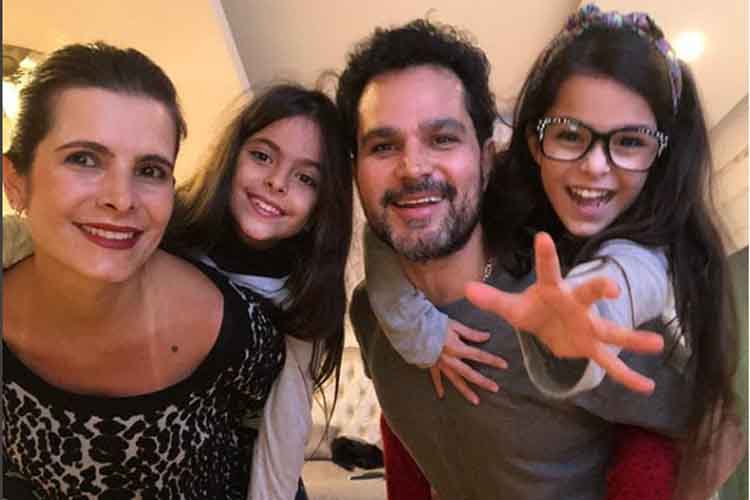 Flávia, esposa de Luciano Camargo, revela como o casal cuida das filhas